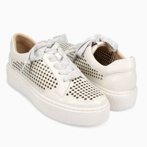 Vaneli Fashion Sneaker